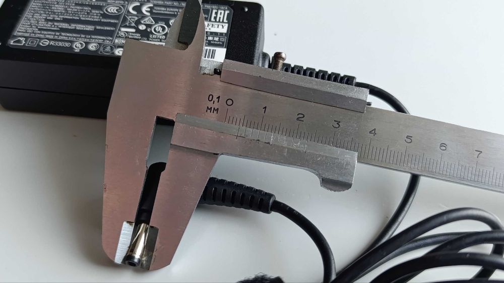 Блок живлення Toshiba 45W (19V 2.37A, 4.0×1,7 мм), оригинал