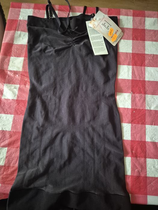 Czarna halka wyszczuplająca Triumph M nowa z metkami