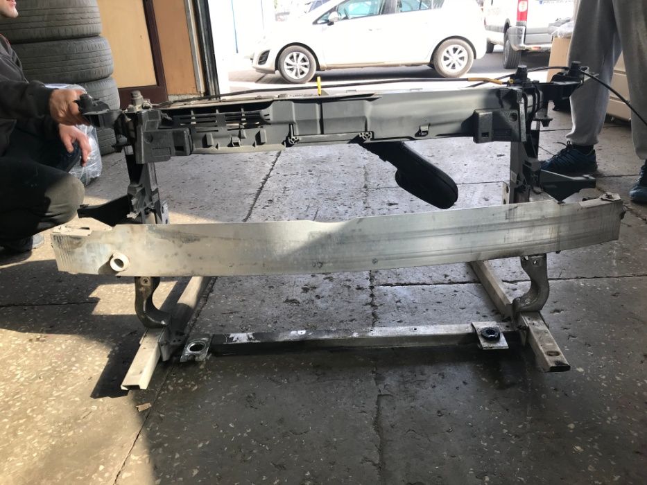 Mercedes A klasa W176 Wahacz przedni aluminiowy części