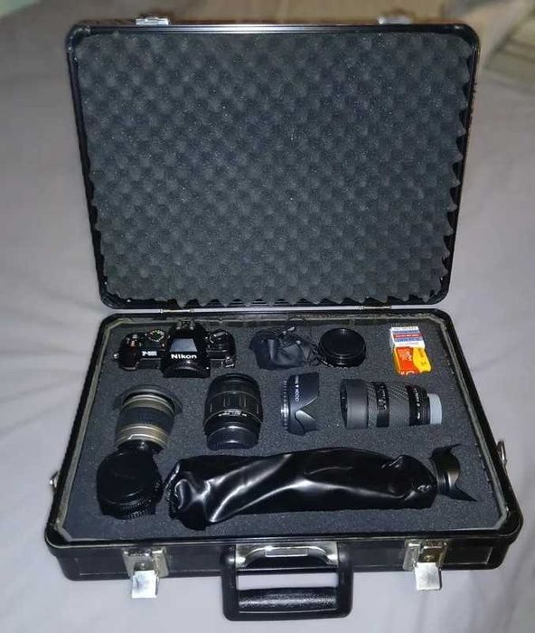 Aparat fotograficzny NIKON F301 wraz z obiektywem w zestawie