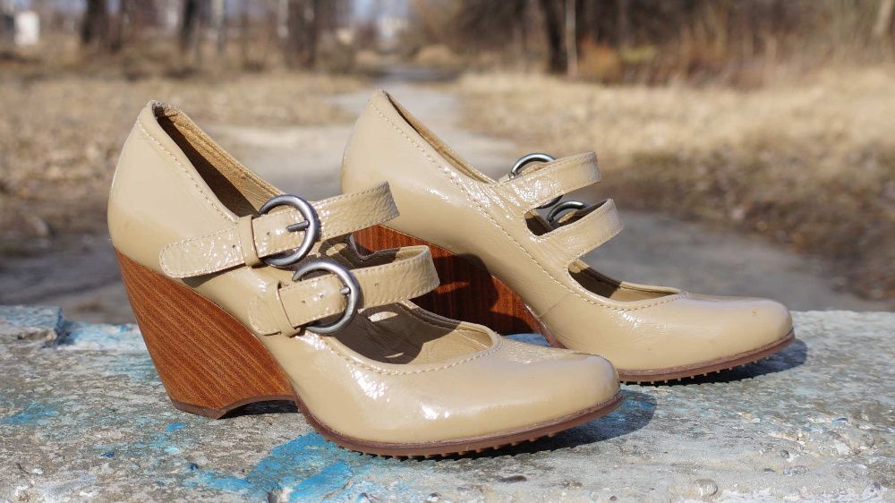Шкіряні туфлі Clarks