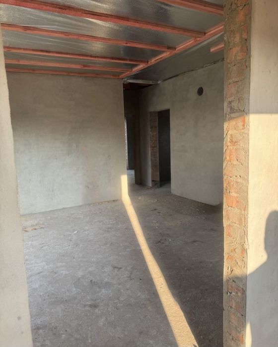 Продам сучасну,стильну американку з внутрішніми роботами.АН"SOFIA".