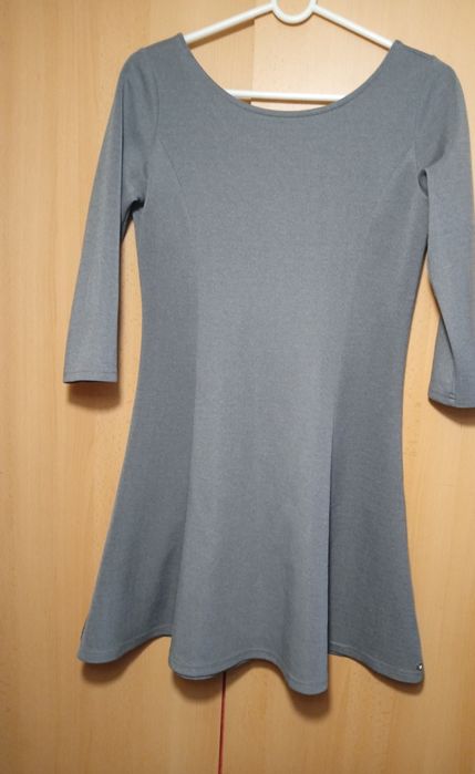 Szara rozkloszowana sukienka