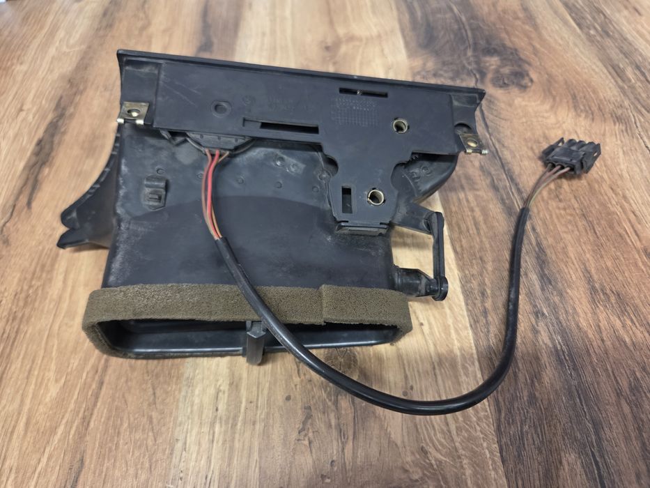 BMW E36 Kratka Nawiewu Wlot Powietrza Pod Klimę Środkowa 1.387371