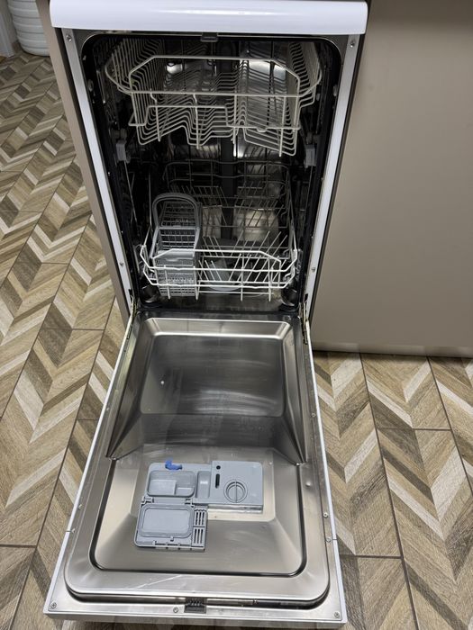 Посудомойка Ariston LSF 712