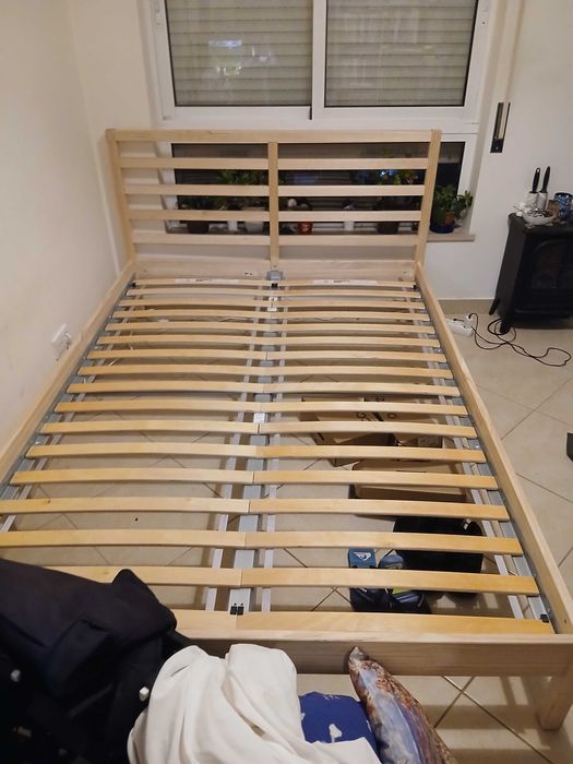 Cama de casal IKEA