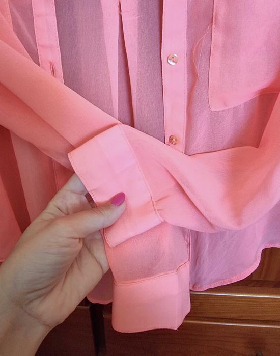 Camisa rosa forte com transparência Bershka, tamanho XS