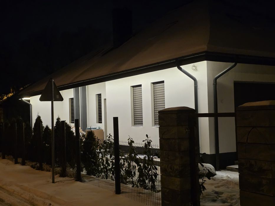 Nowoczesne oświetlenie LED w podbitce dachu, podbitka dachu