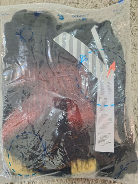 Off white  m/l swetr