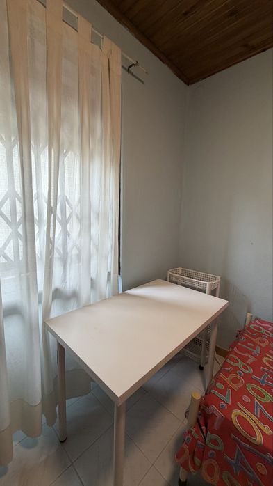 Arrenda-se quarto