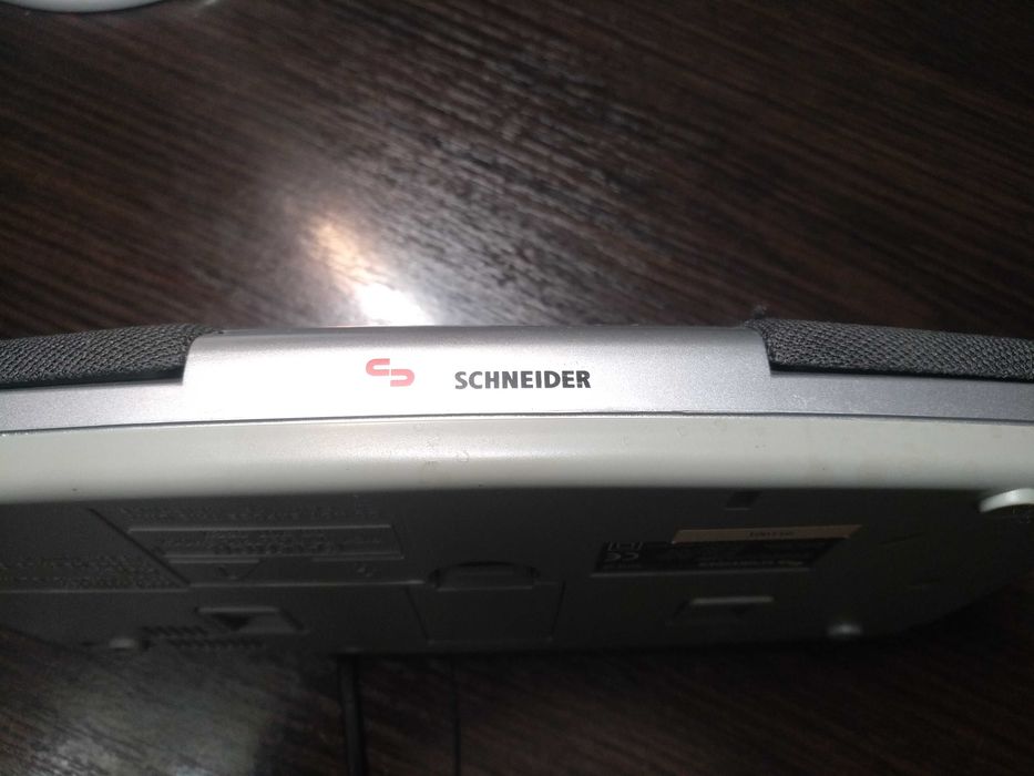 Цифровые часы-будильник Schneider SCR35 с радио FM/MW/LW