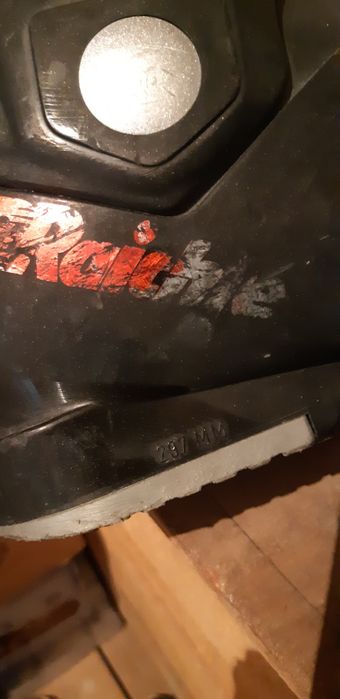 Продам лижні черевики