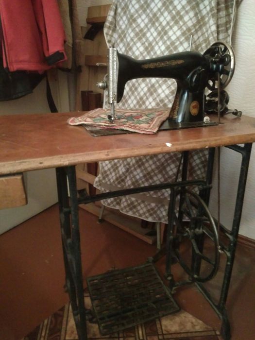 Швейная машинка ,ручна,ножна