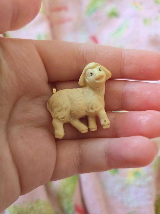 Це овечка з фермерської серії Happy Farm від Ferrero (Kinder Surprise)
