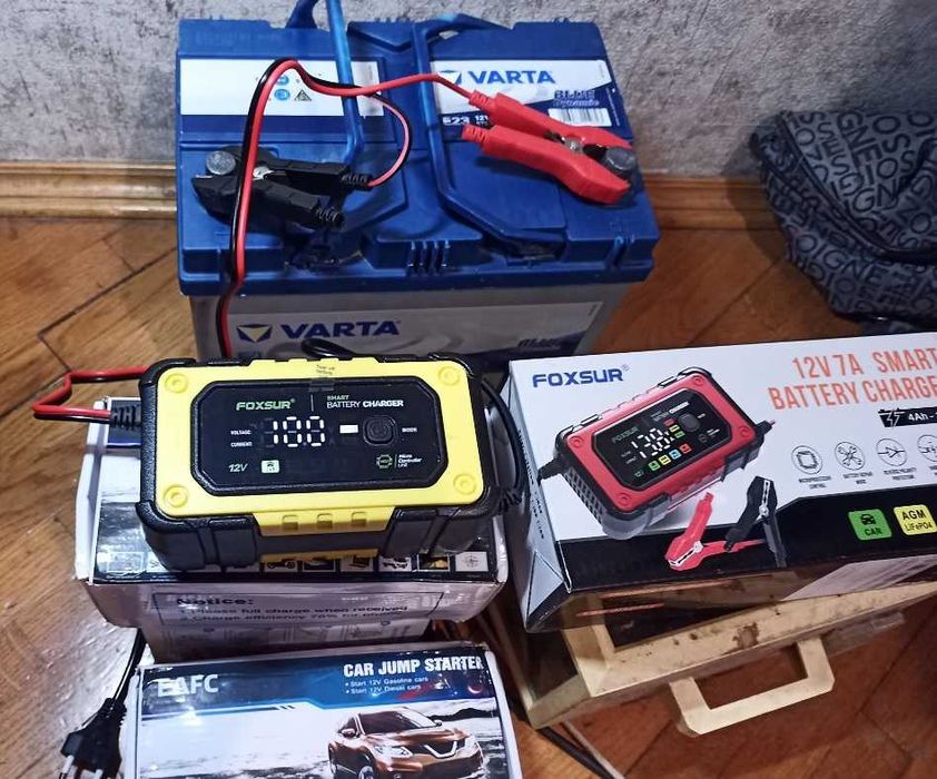 універсальний зарядний пристрій NEW FOXSUR 12V 7A  заряджає LiFePO4...