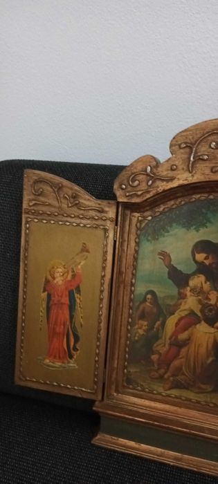 Retábulo antigo, em madeira e em exelentes condições.