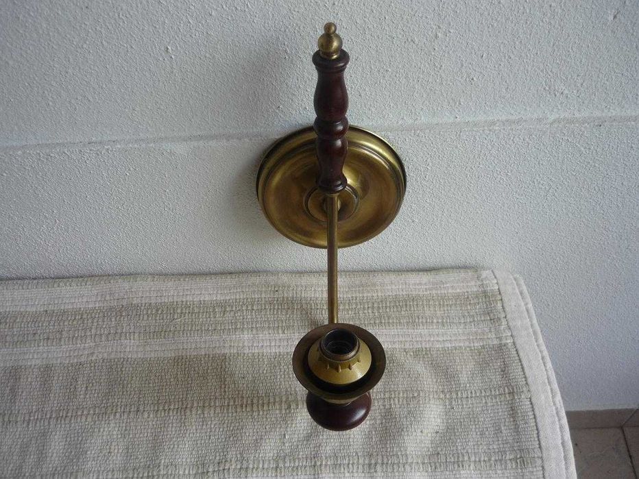 Aplique em latão e madeira para 1 lampada