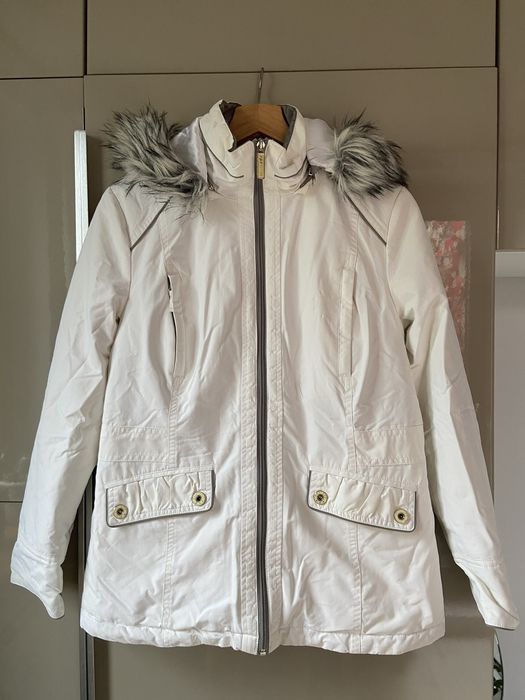 Zimowa kurtka z odpinanym kapturem