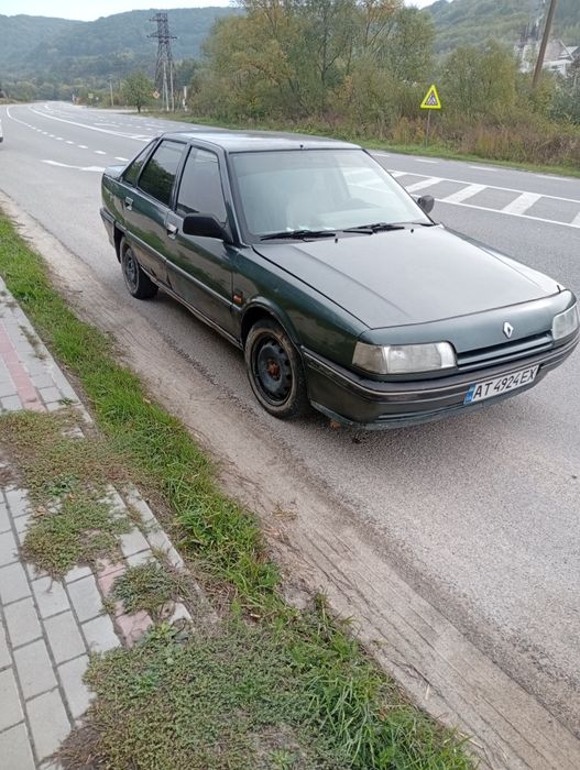 автомобіль Рено 21
