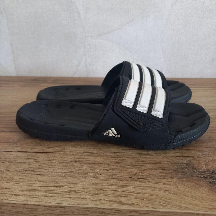 Шльопанці від Adidas на 37-38