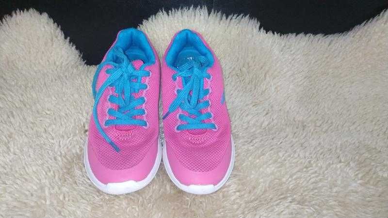 дитячі кросівки clarks