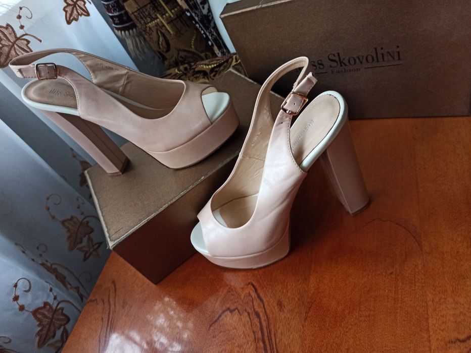 Продам босоножки