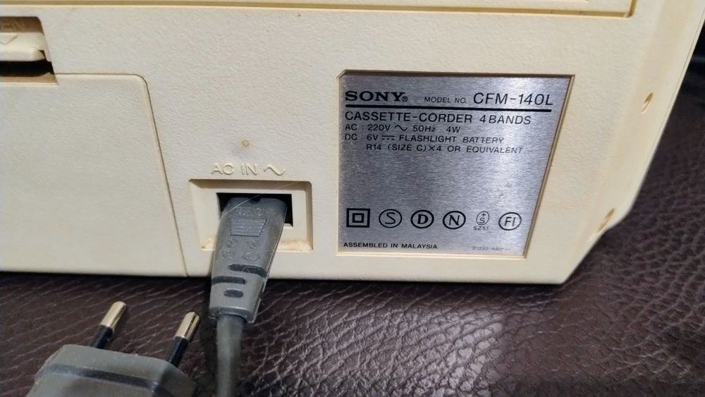 Rádio cassetes Sony CFM-140L