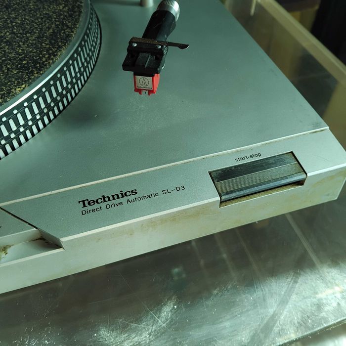 Gira-discos Technics SL-D3 (Direct Drive Automatic)