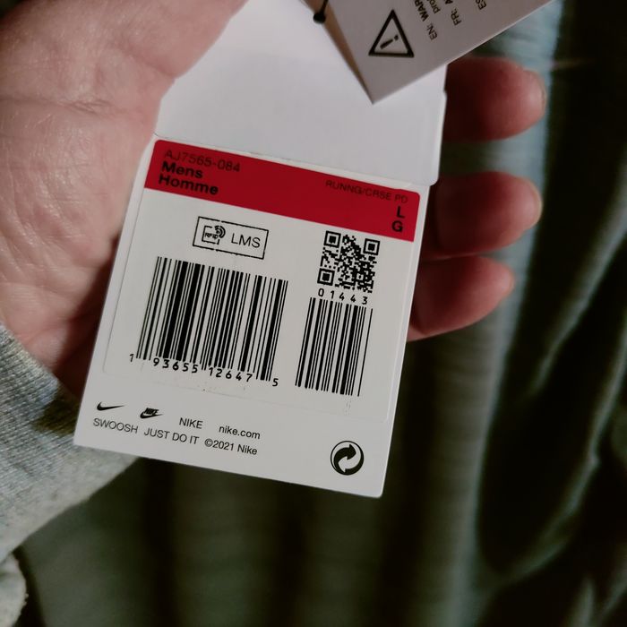 T-shirt da adidas para homem tamanho L está nova
