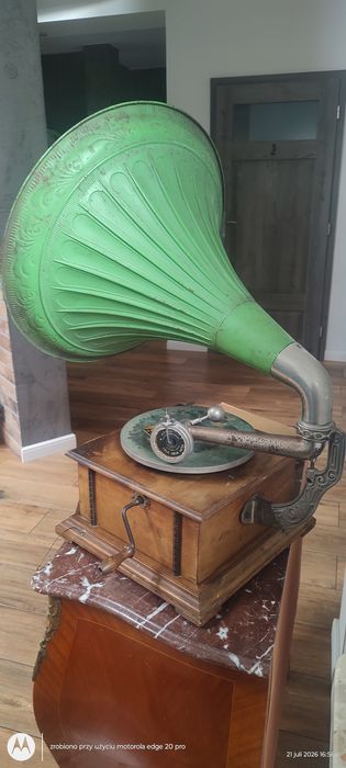 Antyk Stary gramofon z tuba