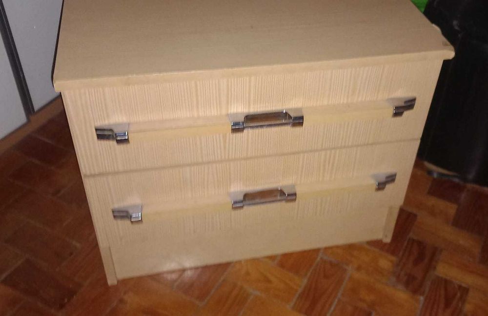 Cama maciça com colchão