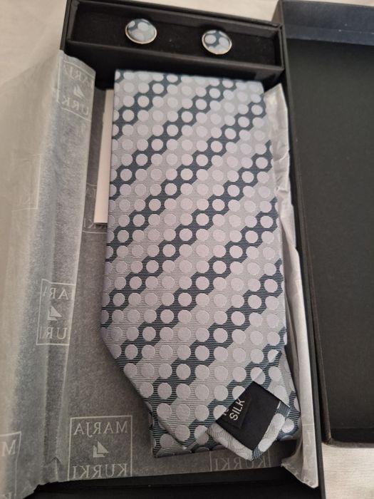 Gravata com botões de punho em seda