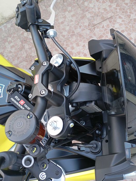 Aprilia Tuono 660 acid gold