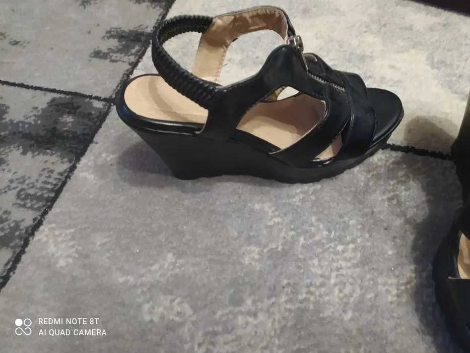 sandałki damskie na koturnie
