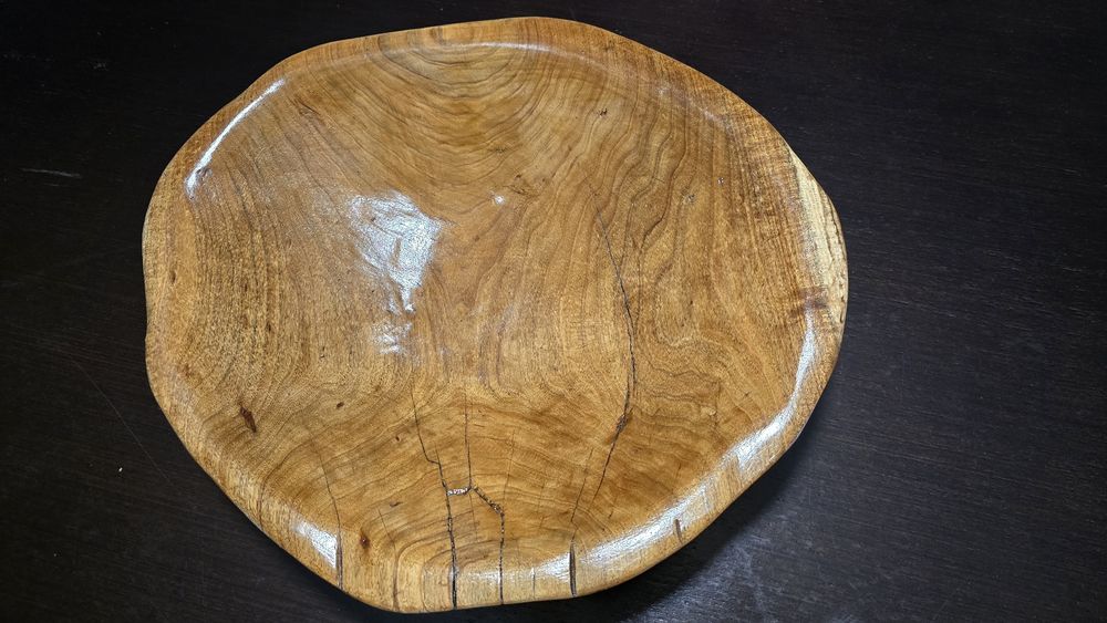 Fruteira peça única em madeira maciça