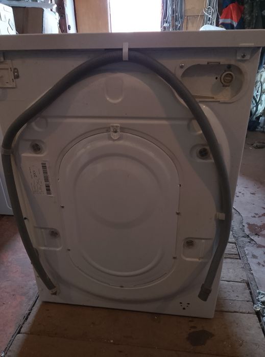 Рабочая стиральная машина