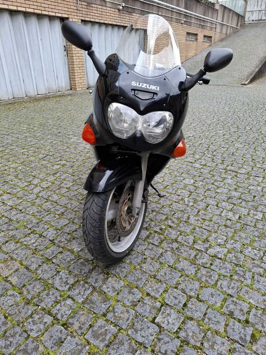 Suzuki GSX750F como nova