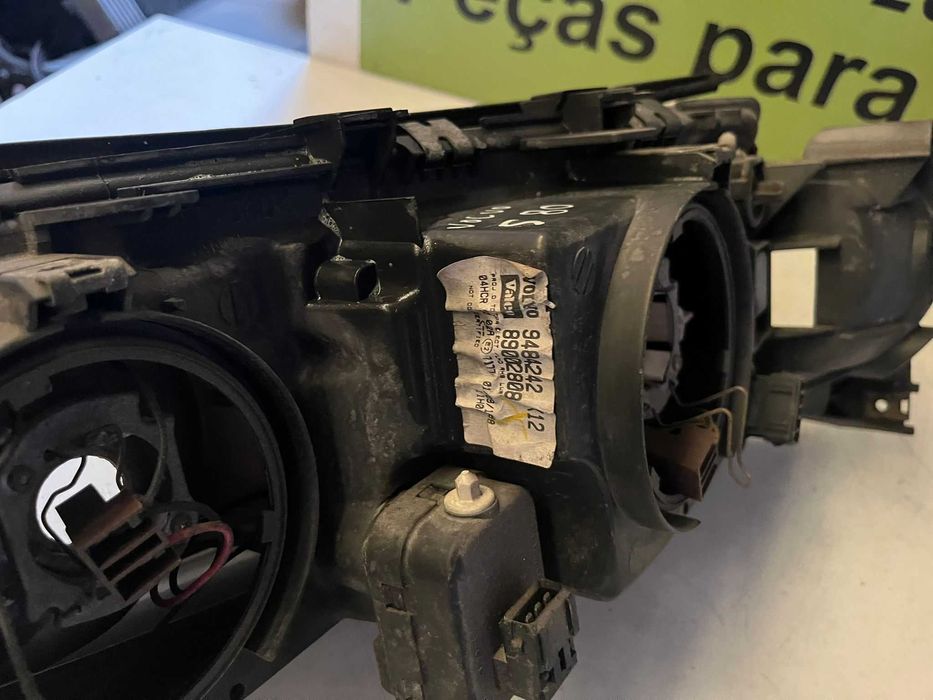 Volvo S80 - Farol Direito - FF094