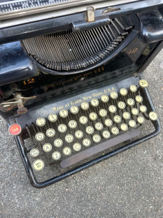 Máquina de escrever antiga Remington N12