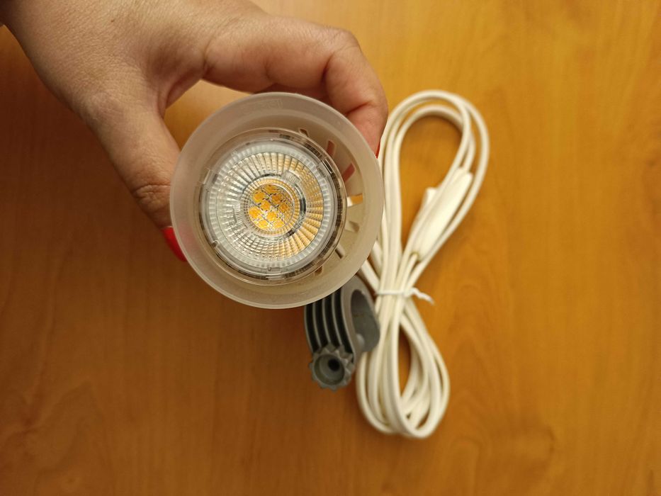 Foco de luz com lâmpada incluída