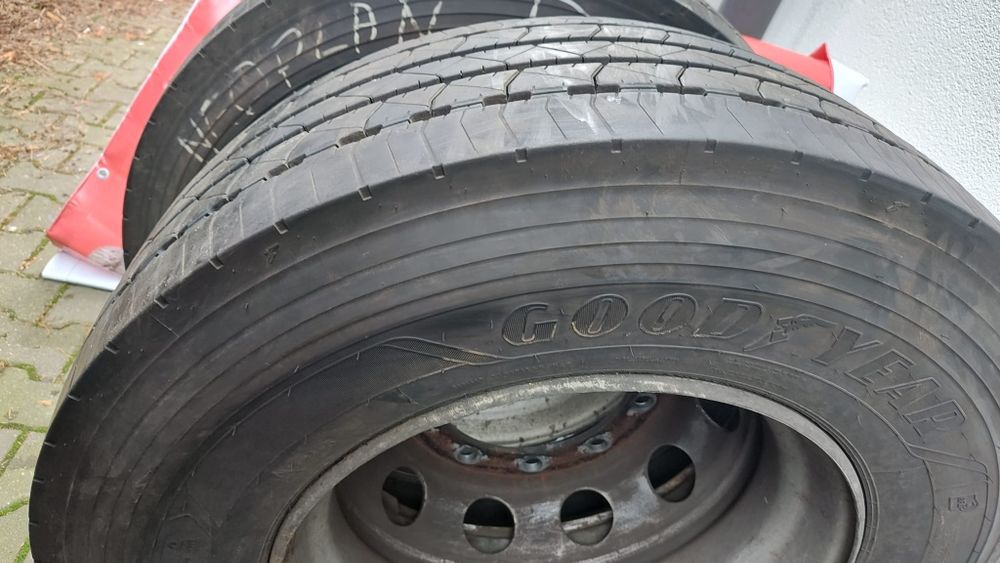 Koła wraz z oponami autobus Neoplan