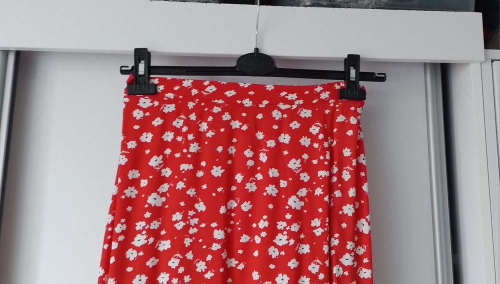 Długa czerwona spódnica rozcięcie wiskoza Sinsay rozm.M