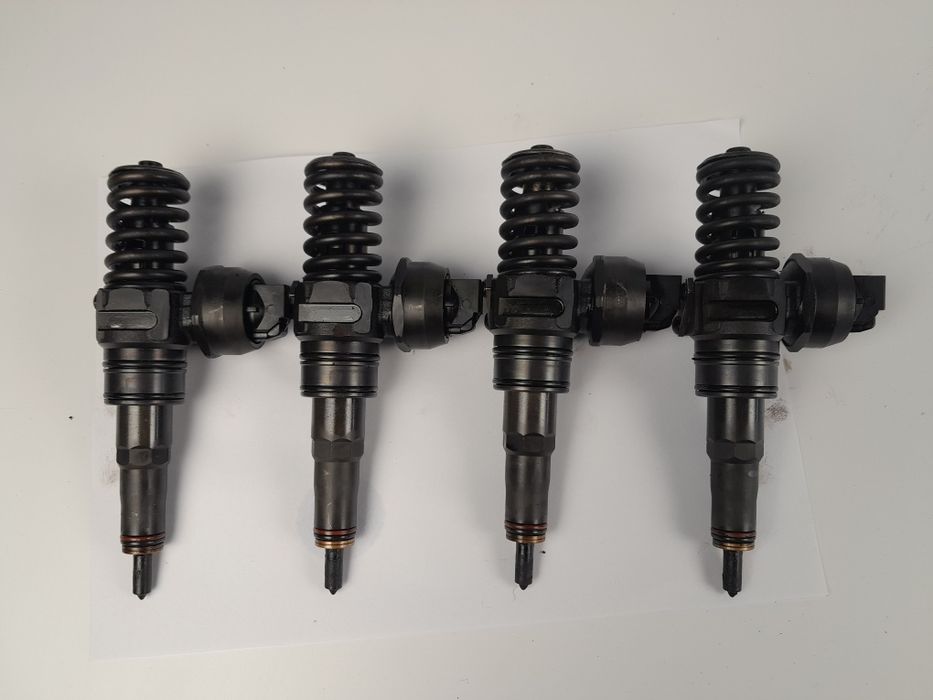 Комлект насос форсунок 2.0TDI VW Touran Caddy 2003-2010p 038130073BQ