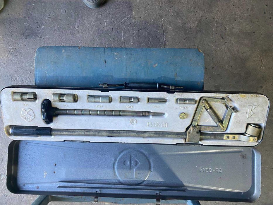 Знімач клапанів.