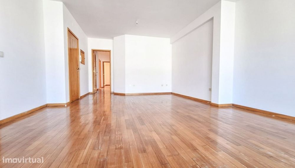 Arrendamento de Apartamento T2+1 com áreas magníficas na Póvoa de V