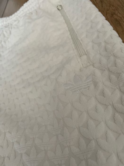 Білий косюм adidas monogram