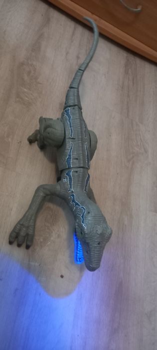 velociraptor dinosaur with sounds and smoke coming out of its mouth.