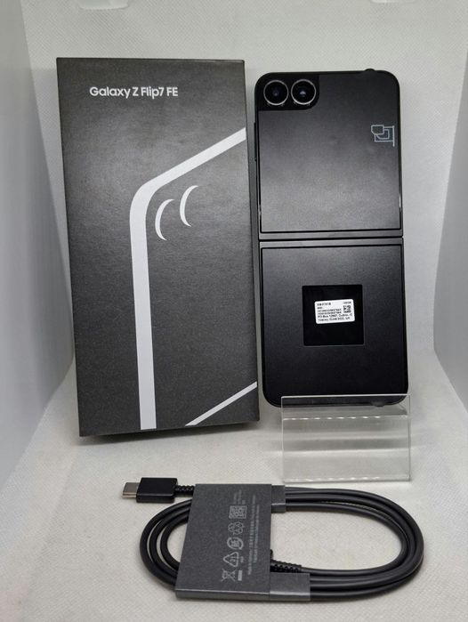Смартфон Samsung Galaxy Z Flip 7 FE 8/128  GB