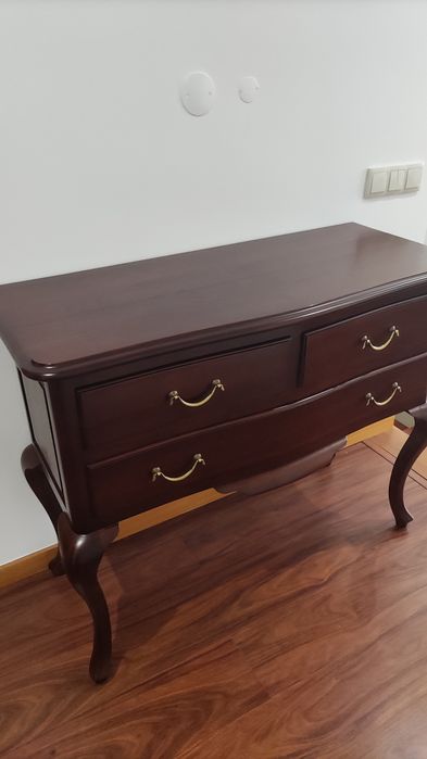 Consola clássica elegante 100% madeira cerejeira