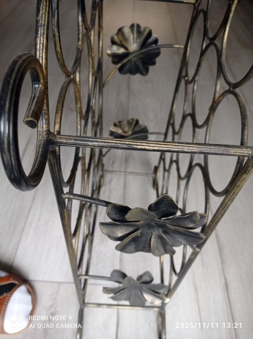 Stojak na wino metalowy